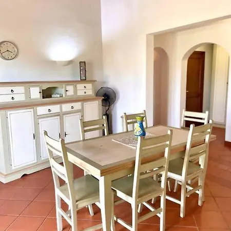 Claudia, Piscina Privata * Стинтино