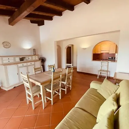 Claudia, Piscina Privata * Стинтино