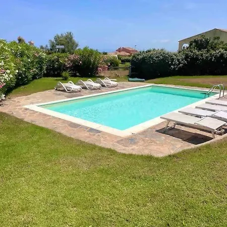 Claudia, Piscina Privata * Стинтино