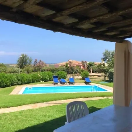 Claudia, Piscina Privata Стинтино