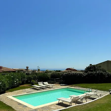 Вилла Claudia, Piscina Privata Стинтино